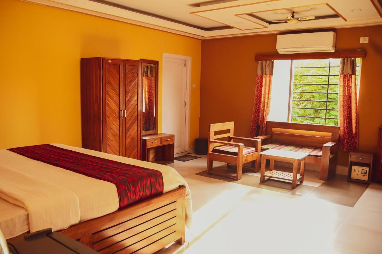 Hotel Nakshatra Karimganj Exterior photo
